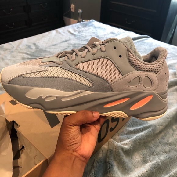 Yeezy authentic - Picture 3 of 5